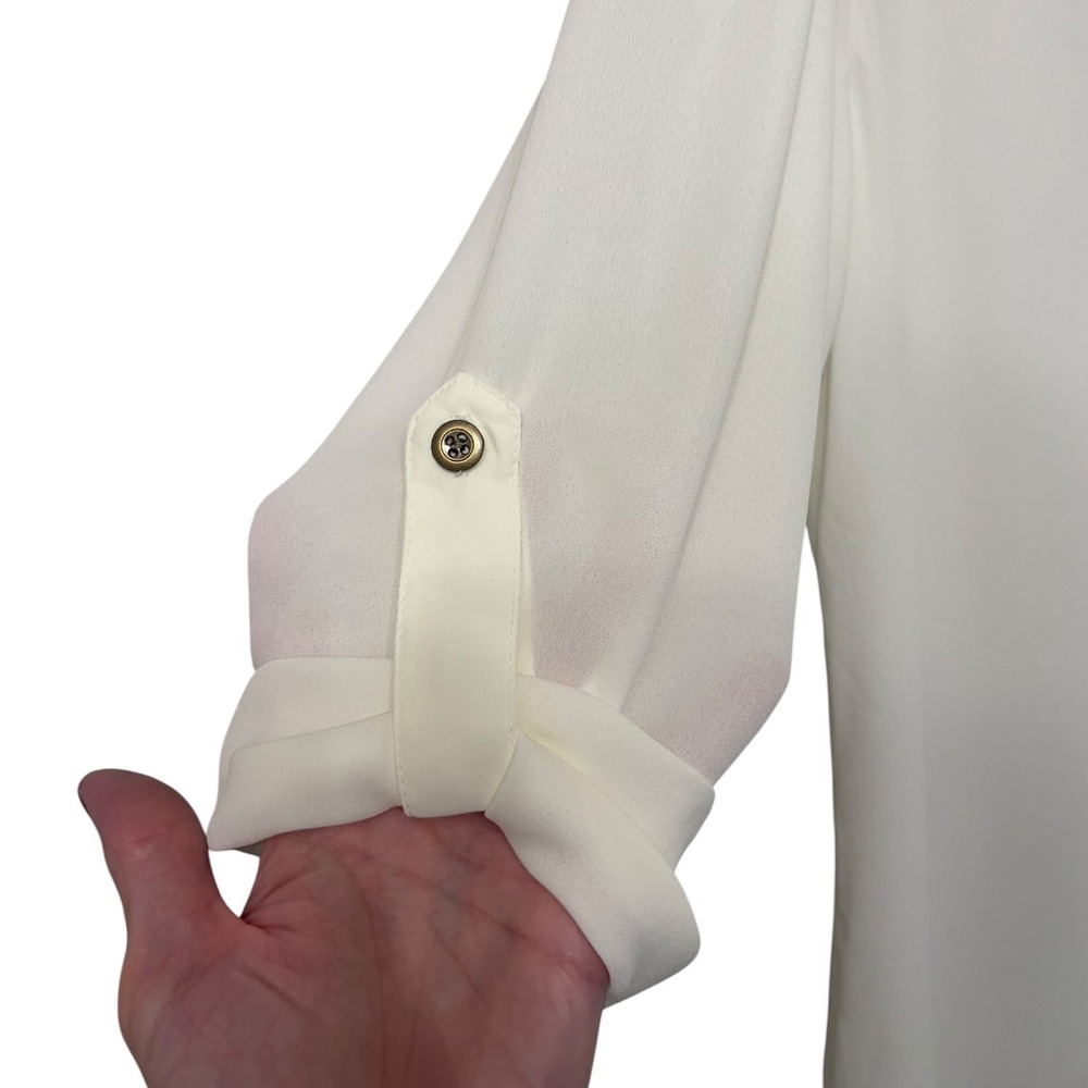 NWT‎ AGB Womens Cream Roll Tab Sleeve V-Neck Blouse Top Size XSmallu - Picture 3 of 8
